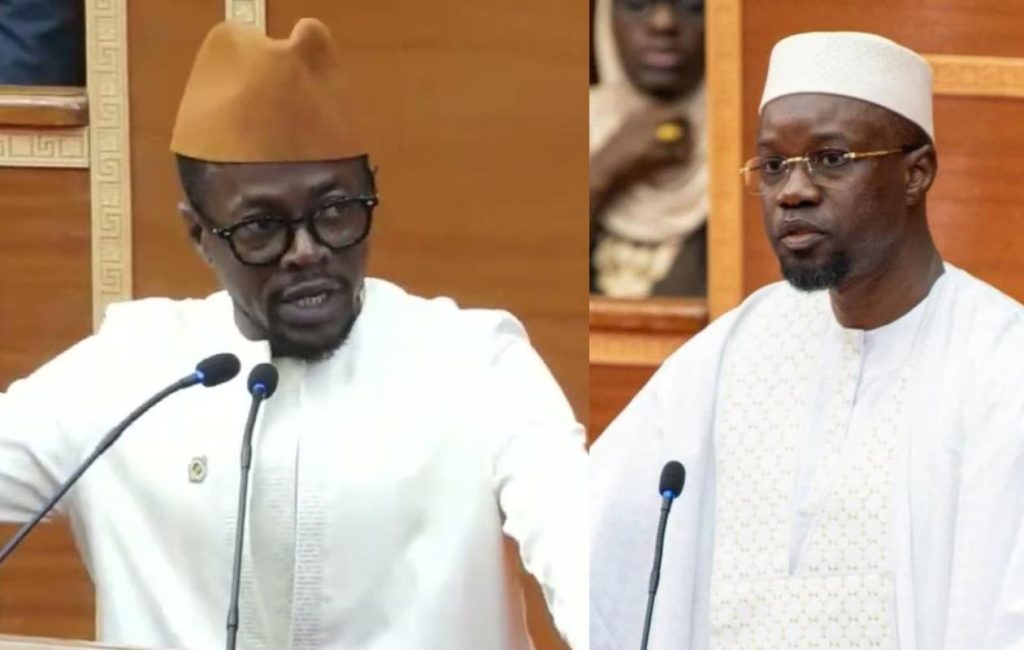 « On ne peut pas détourner l&rsquo;argent du pays et imposer… » : Passe d&rsquo;armes entre Ousmane Sonko et Abdou Mbow en pleine plénière